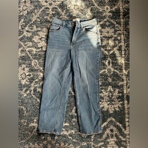 Abercrombie Curve Love Ultra High Rise Ankle
Straight Jean SIZE 28 SHORT